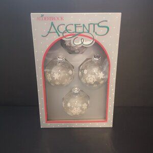 Vintage Alderbrook Accents Set of 4 Glass Ornaments with Iridescent Snowflakes